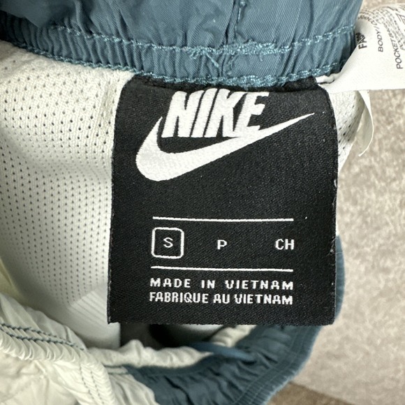 Nike Sportswear Heritage Windrunner Nylon Shorts White Grey Green CU4436-133 - Picture 4 of 9